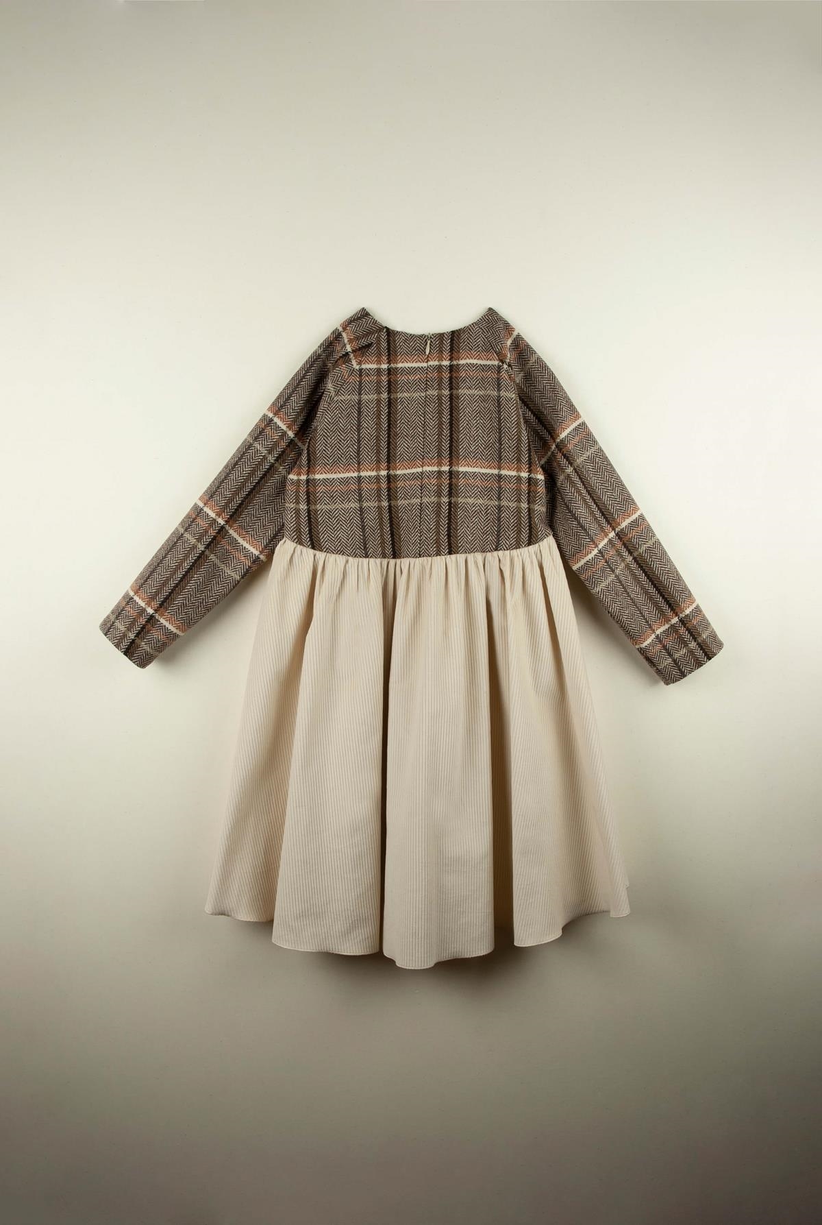 Mod.31.4 Raglan sleeve Herringbone plaid dress | AW21.22 Mod.31.4 Raglan sleeve Herringbone plaid dress | 1