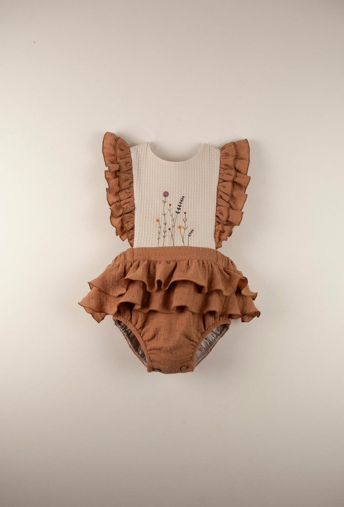 Mod.6.1 Terracotta romper suit with embroidered bib | SS22 Mod.6.1 Terracotta romper suit with embroidered bib | 1