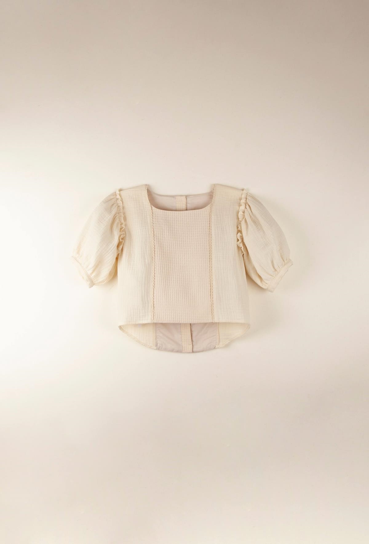 Mod.18.1 Off white organic blouse with puffed sleeve | SS22 Mod.18.1 Off white organic blouse with puffed sleeve | 1