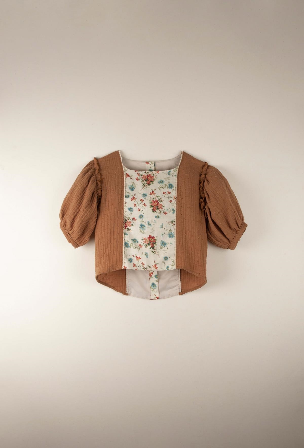 Mod.18.2 Terracotta organic blouse with puffed sleeve | SS22 Mod.18.2 Terracotta organic blouse with puffed sleeve | 1