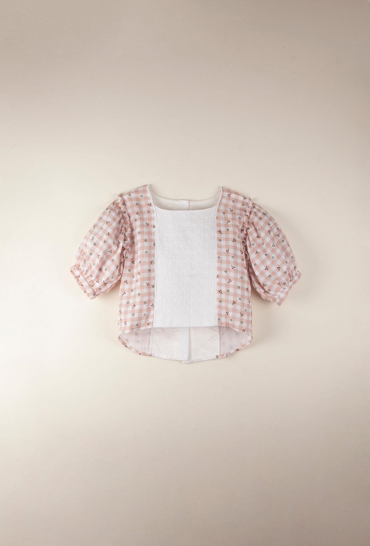 Mod.18.3 Gingham and floral organic blouse with puffed sleeve | SS22 Mod.18.3 Gingham and floral organic blouse with puffed sleeve | 1