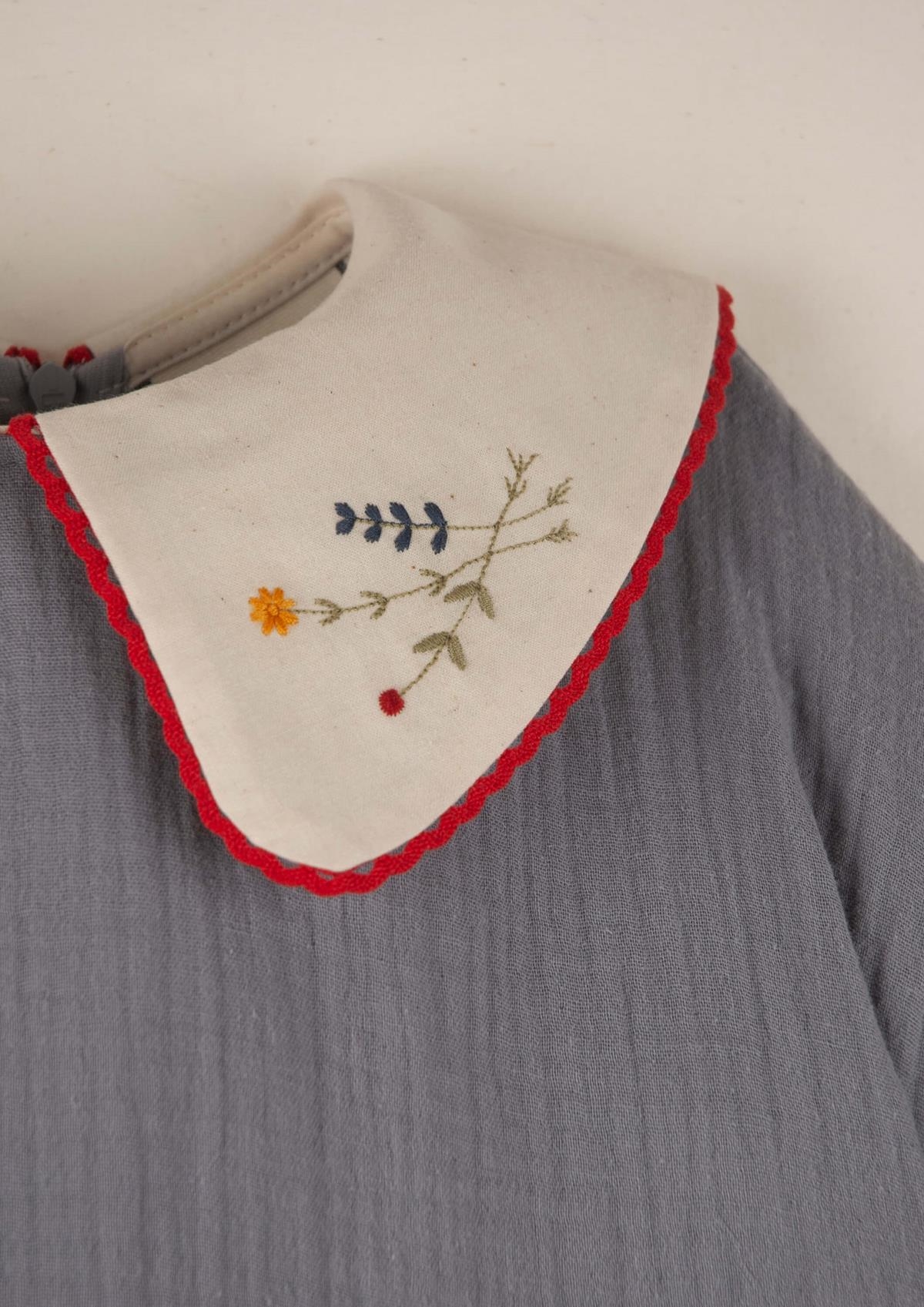 Mod.30.3 Greyish-blue organic dress with embroidered collar | SS22 Mod.30.3 Greyish-blue organic dress with embroidered collar | 1