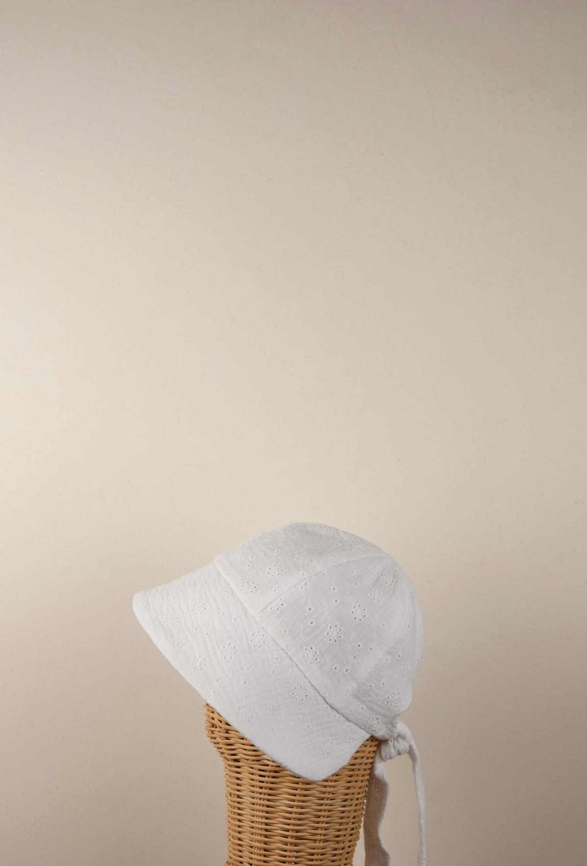 Mod.35.1 Organic hat with Swiss embroidery | SS22 Mod.35.1 Organic hat with Swiss embroidery | 1