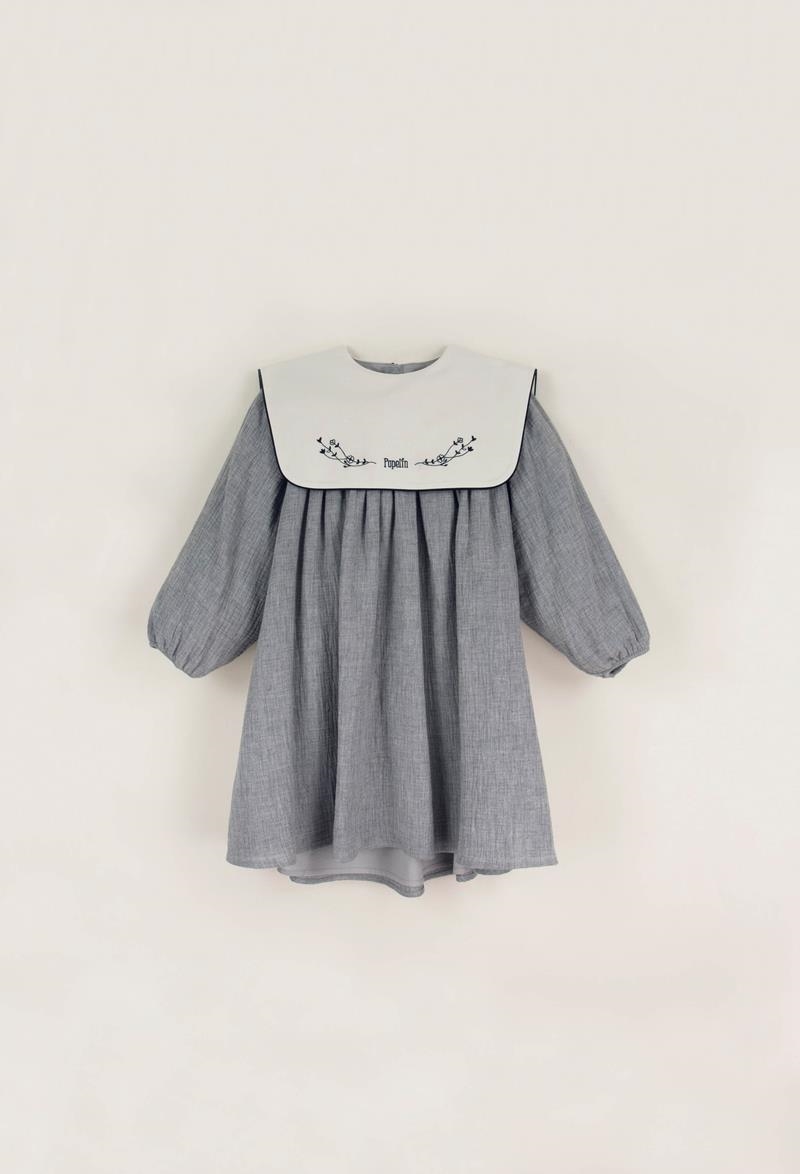Mod.31.4 Light grey dress in organic fabric with embroidered yoke | AW22.23 Mod.31.4 Light grey dress in organic fabric with embroidered yoke