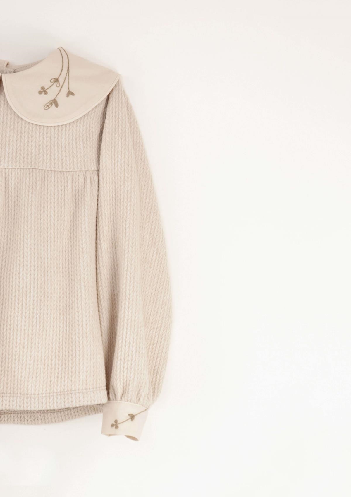 Mod.13.3 Knitted blouse with baby collar | AW23.24 Mod.13.3 Knitted blouse with baby collar