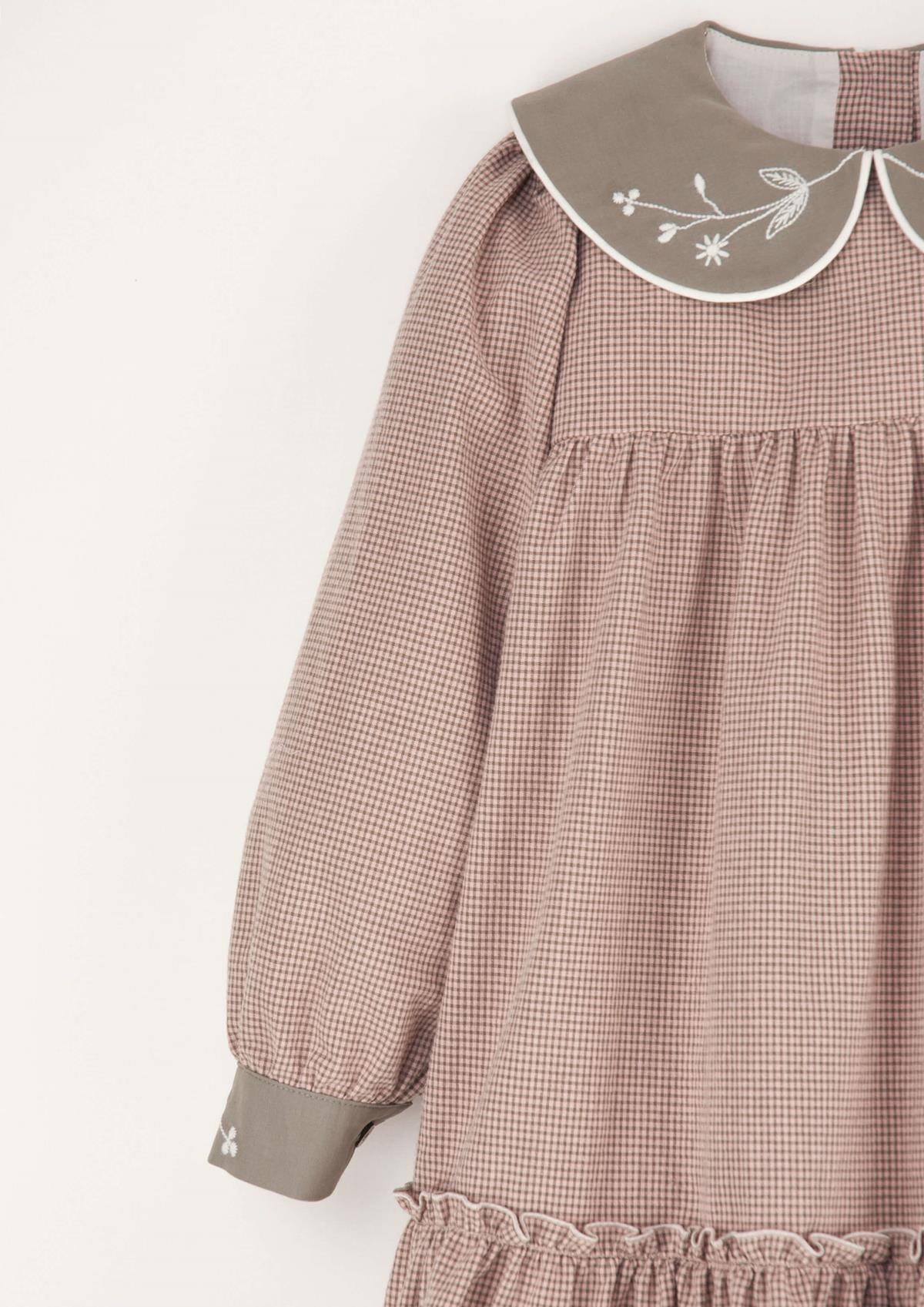 Mod.33.1 Pink gingham dress with embroidered collar | AW23.24 Mod.33.1 Pink gingham dress with embroidered collar