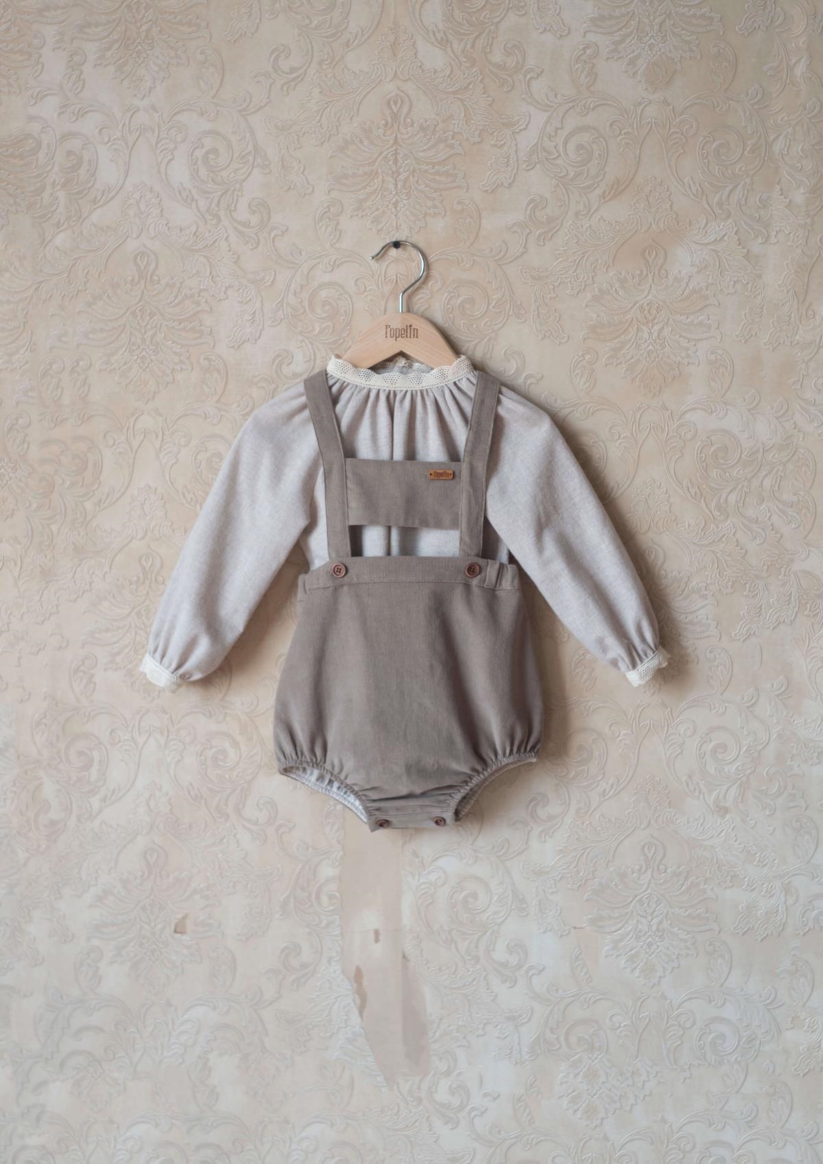 Apolina suzi corduroy romper 2-3y ロンパース Mod.5.2 Taupe corduroy romper suit with bib | AW24.25 Mod