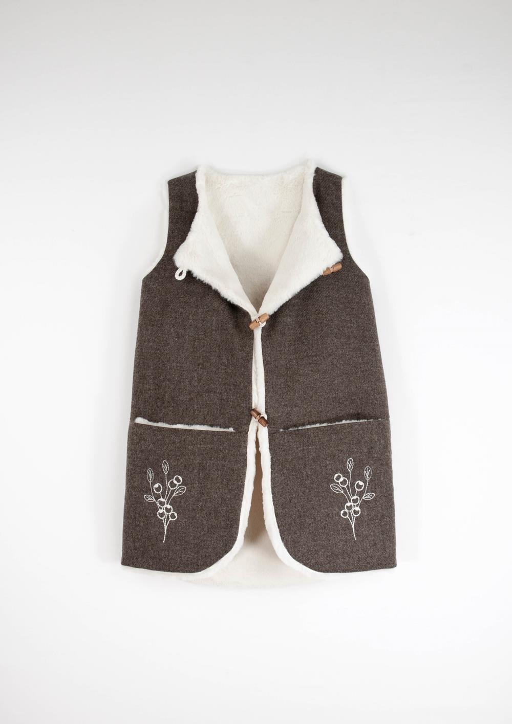 Mod.40.2 Brown woollen long waistcoat with embroidered pockets | AW24.25 Mod.40.2 Brown woollen long waistcoat with embroidered pockets