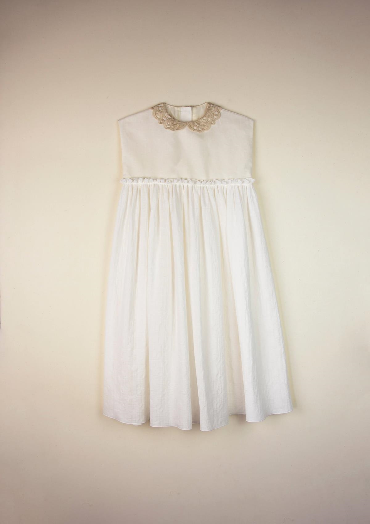 Mod.27.4 White guipure neckline dress | SS21Mod.27.4 White guipure neckline dress | 1